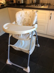 High chair,  mamma and papas. 
